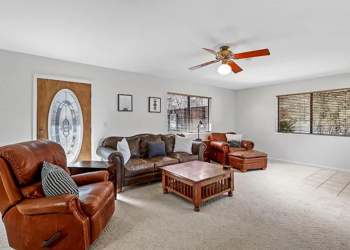Captivating Continental Country Club Retreat With 4 Bdr And Spacious Deck! Holiday home *