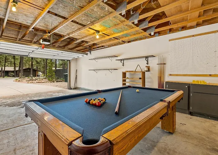 Holiday home Captivating Continental Country Club Retreat With 4 Bdr And Spacious Deck!