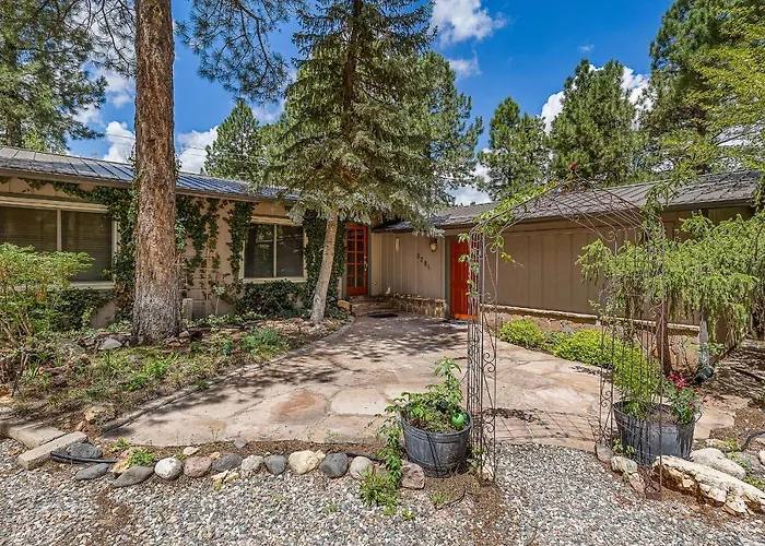 Captivating Continental Country Club Retreat With 4 Bdr And Spacious Deck!