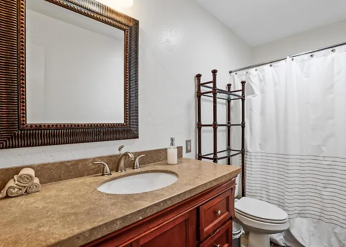 Captivating Continental Country Club Retreat With 4 Bdr And Spacious Deck! Holiday home *