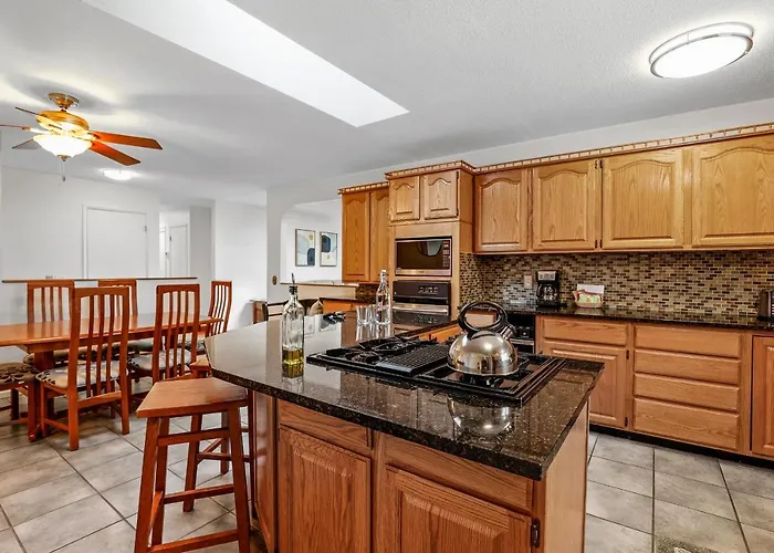 Captivating Continental Country Club Retreat With 4 Bdr And Spacious Deck! *