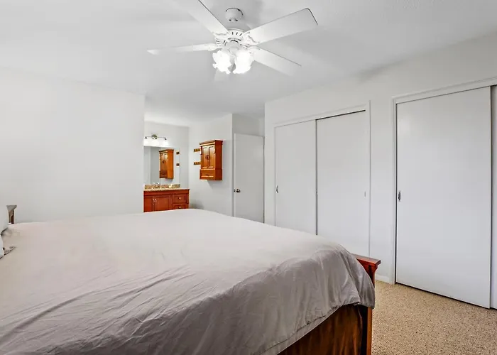 Holiday home Captivating Continental Country Club Retreat With 4 Bdr And Spacious Deck!