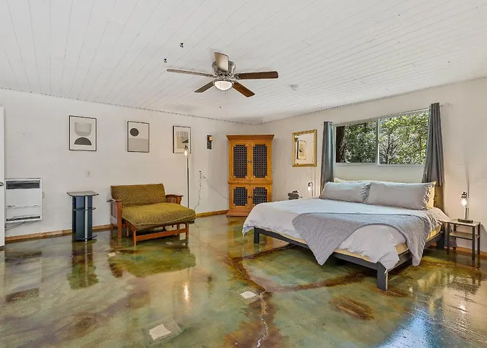 Captivating Continental Country Club Retreat With 4 Bdr And Spacious Deck! Holiday home Flagstaff