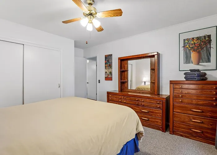 Holiday home Captivating Continental Country Club Retreat With 4 Bdr And Spacious Deck! *