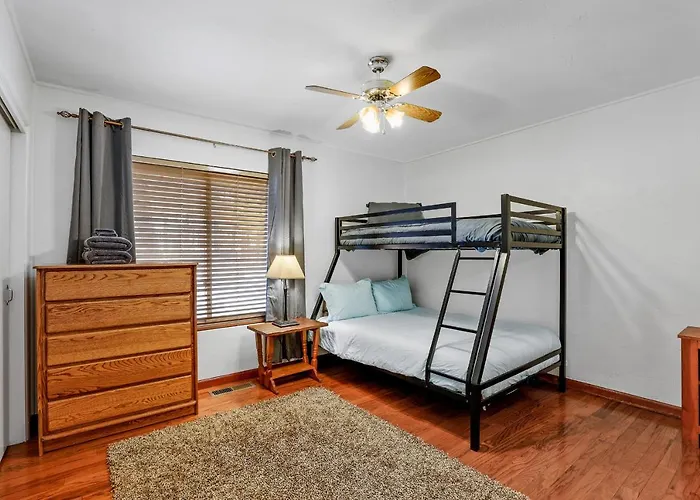 Holiday home Captivating Continental Country Club Retreat With 4 Bdr And Spacious Deck! Flagstaff