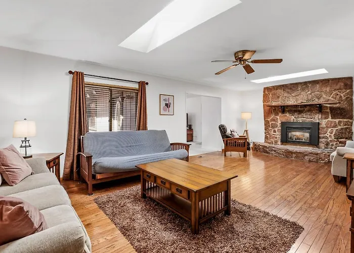 Captivating Continental Country Club Retreat With 4 Bdr And Spacious Deck! Holiday home *