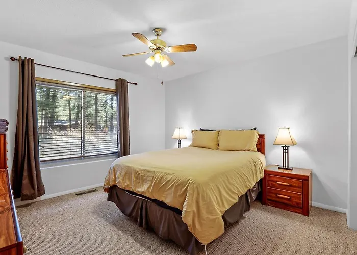Captivating Continental Country Club Retreat With 4 Bdr And Spacious Deck! Holiday home Flagstaff