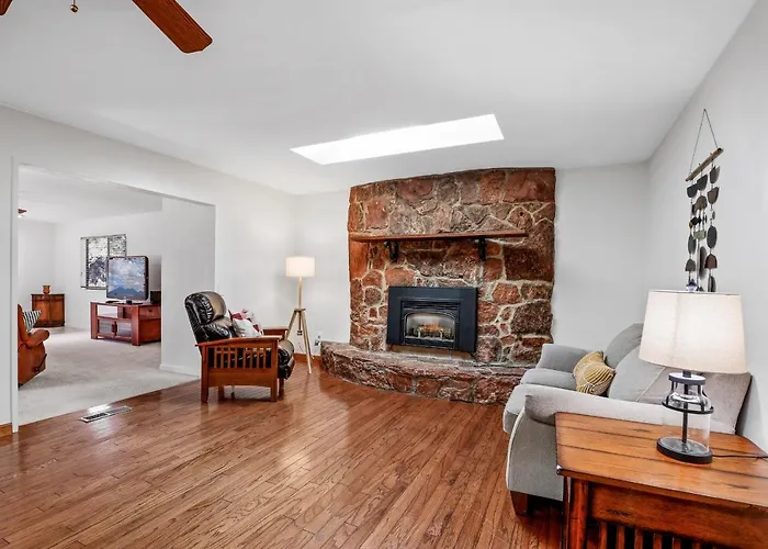 Holiday home Captivating Continental Country Club Retreat With 4 Bdr And Spacious Deck! Flagstaff